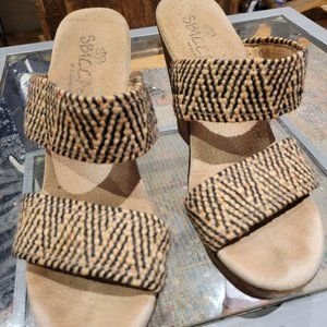 Beautiful black & white textured platform sandals